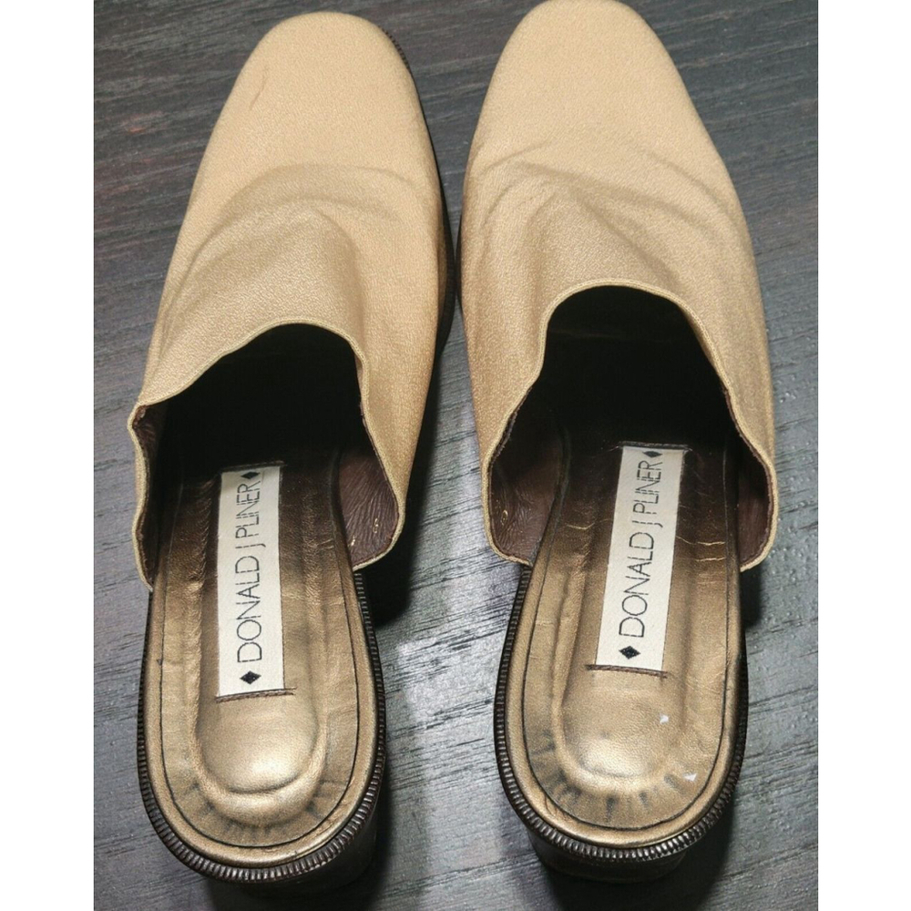 Women’s 9 M Donald J Pliner Beige Slip On Block Heels Sandals